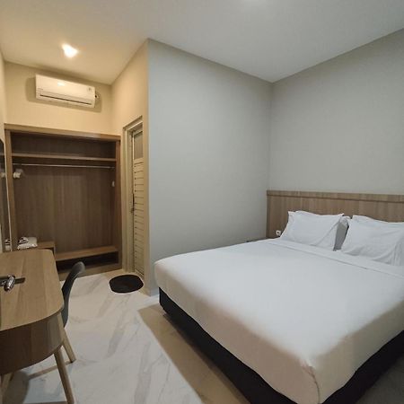 El Nipa Hotel ラブハン・バジョ エクステリア 写真