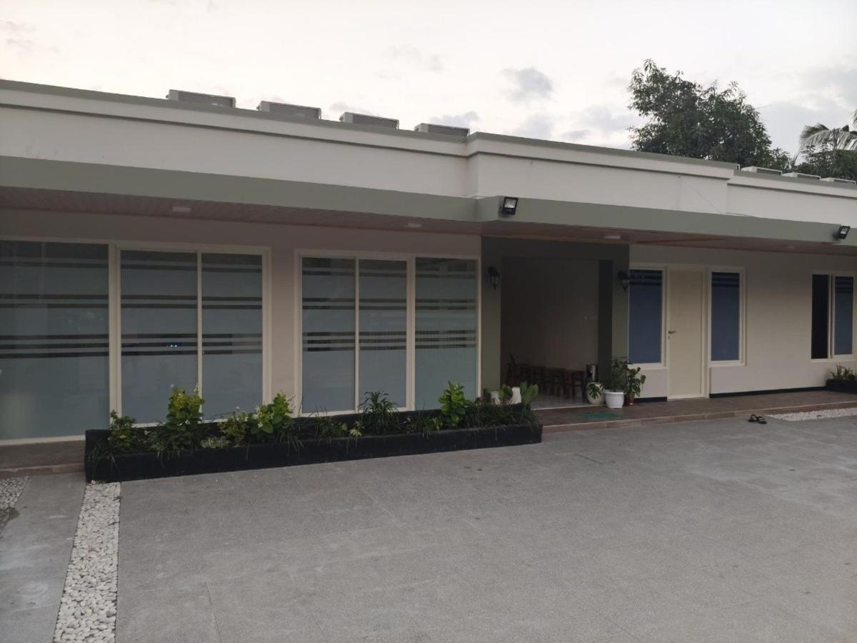 El Nipa Hotel ラブハン・バジョ エクステリア 写真